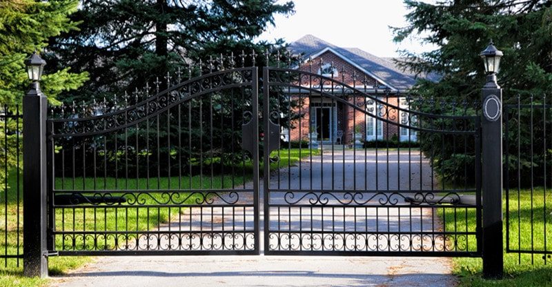 Putting in a Driveway Gate: 5 Suggestions and Tips